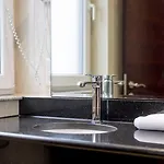 Uno Smart Köln Otel