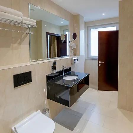 Uno Smart Koeln 3* הירט