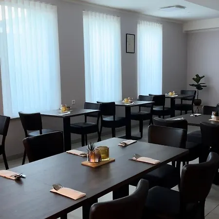 Uno Smart Koeln Szálloda 3*