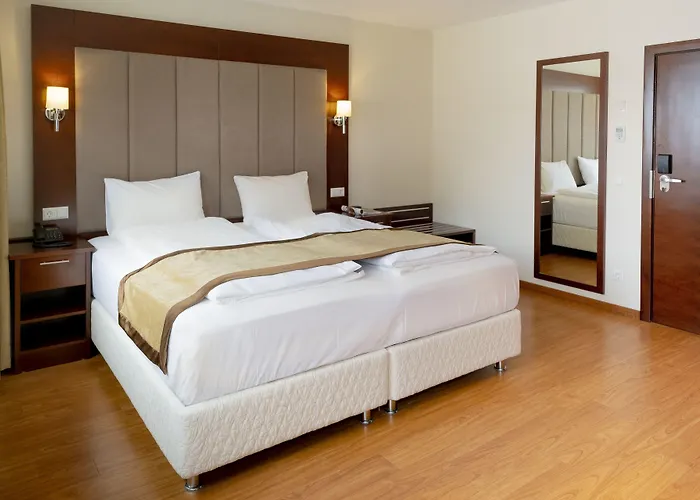 Uno Smart Köln Hotel 3*